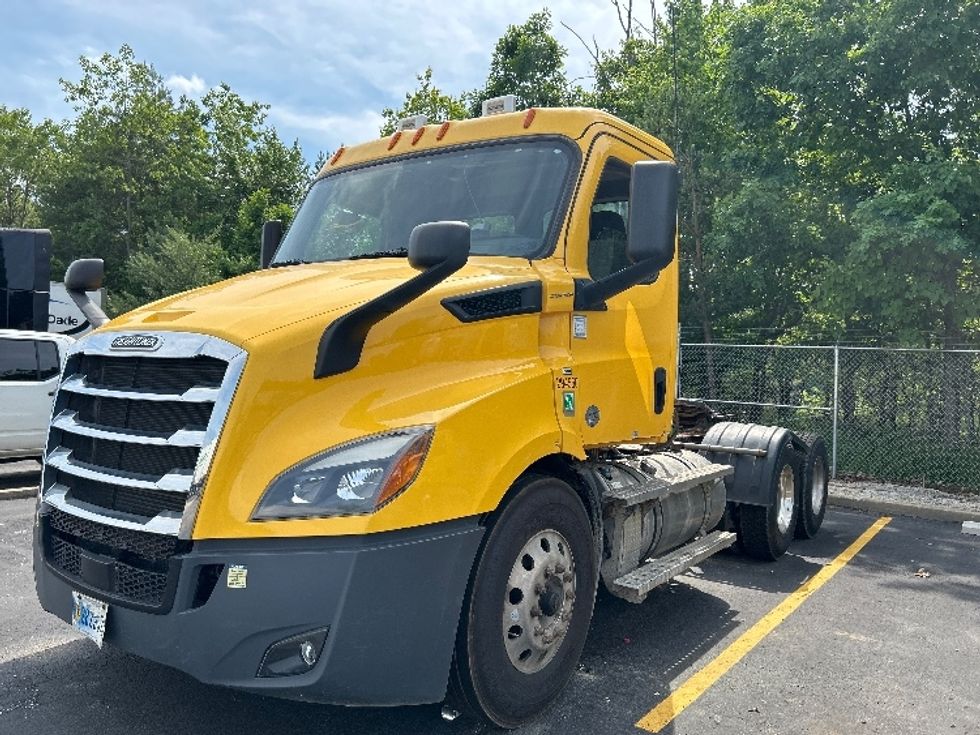 Day Cab Tractor-Heavy Duty Tractors-Freightliner-2020-T11664ST-Middlefield-OH-181,072\n\t\tmiles-$ 56,000 - Image 3