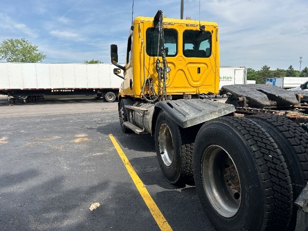 Day Cab Tractor-Heavy Duty Tractors-Freightliner-2020-T11664ST-Middlefield-OH-181,072\n\t\tmiles-$ 56,000 - Image 5
