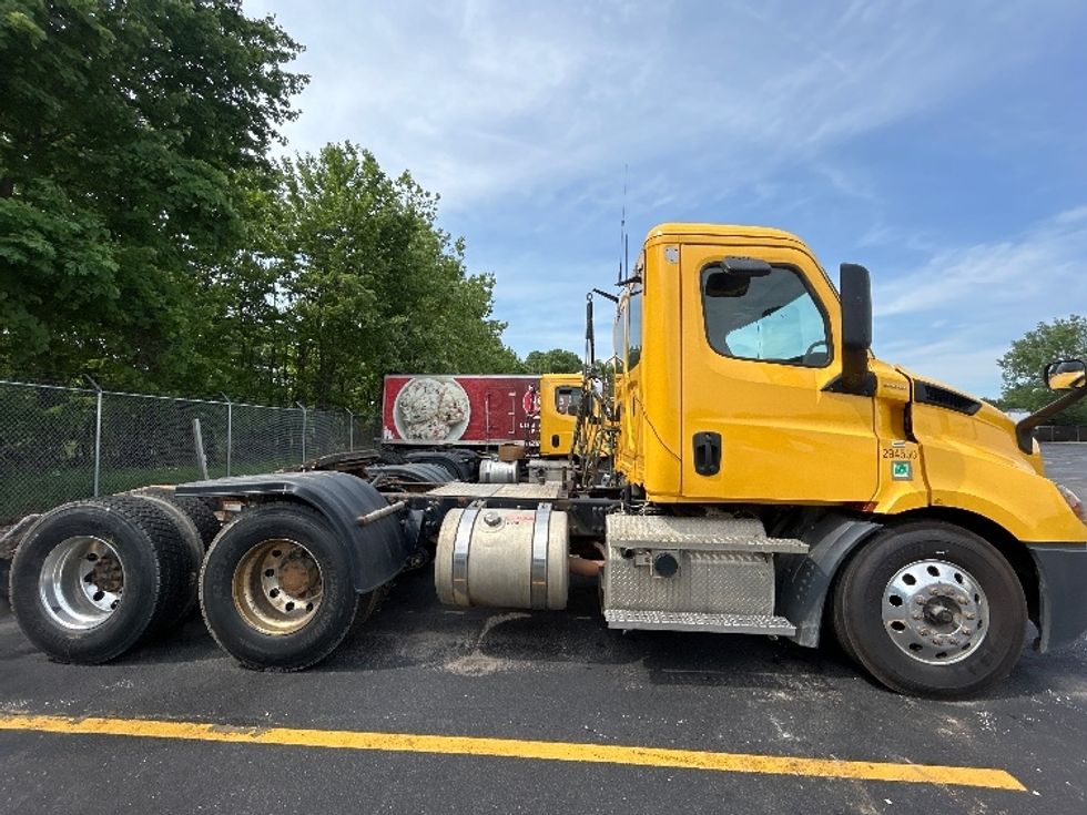 Day Cab Tractor-Heavy Duty Tractors-Freightliner-2020-T11664ST-Middlefield-OH-181,072\n\t\tmiles-$ 56,000 - Image 8