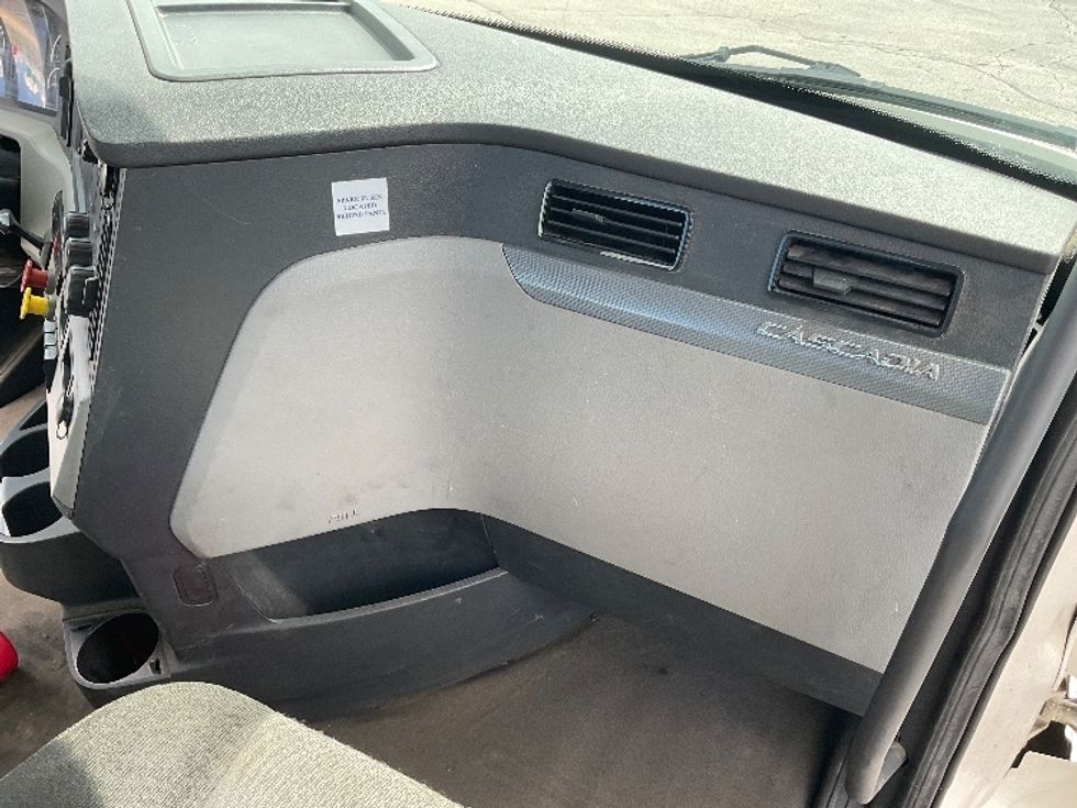 Day Cab Tractor-Heavy Duty Tractors-Freightliner-2020-T11664ST-Middlefield-OH-394,530\n\t\tmiles-$ 41,250 - Image 12