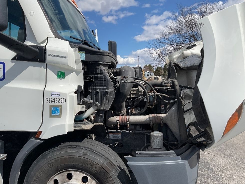 Day Cab Tractor-Heavy Duty Tractors-Freightliner-2020-T11664ST-Middlefield-OH-394,530\n\t\tmiles-$ 41,250 - Image 15