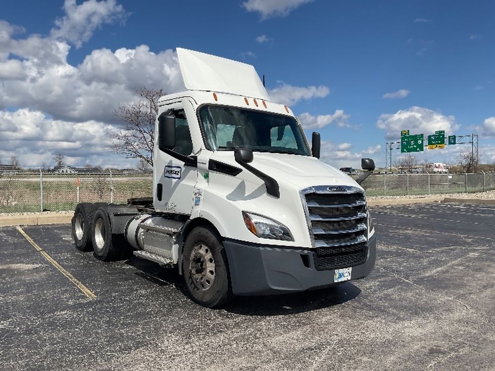 Day Cab Tractor-Heavy Duty Tractors-Freightliner-2020-T11664ST-Middlefield-OH-394,530\n\t\tmiles-$ 41,250 - Image 3