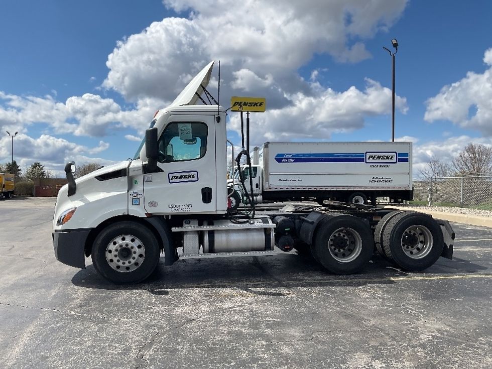 Day Cab Tractor-Heavy Duty Tractors-Freightliner-2020-T11664ST-Middlefield-OH-394,530\n\t\tmiles-$ 41,250 - Image 4