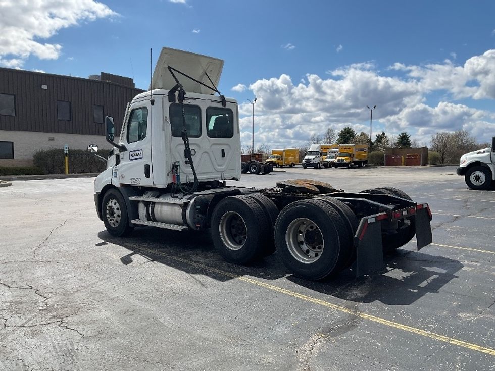 Day Cab Tractor-Heavy Duty Tractors-Freightliner-2020-T11664ST-Middlefield-OH-394,530\n\t\tmiles-$ 41,250 - Image 5