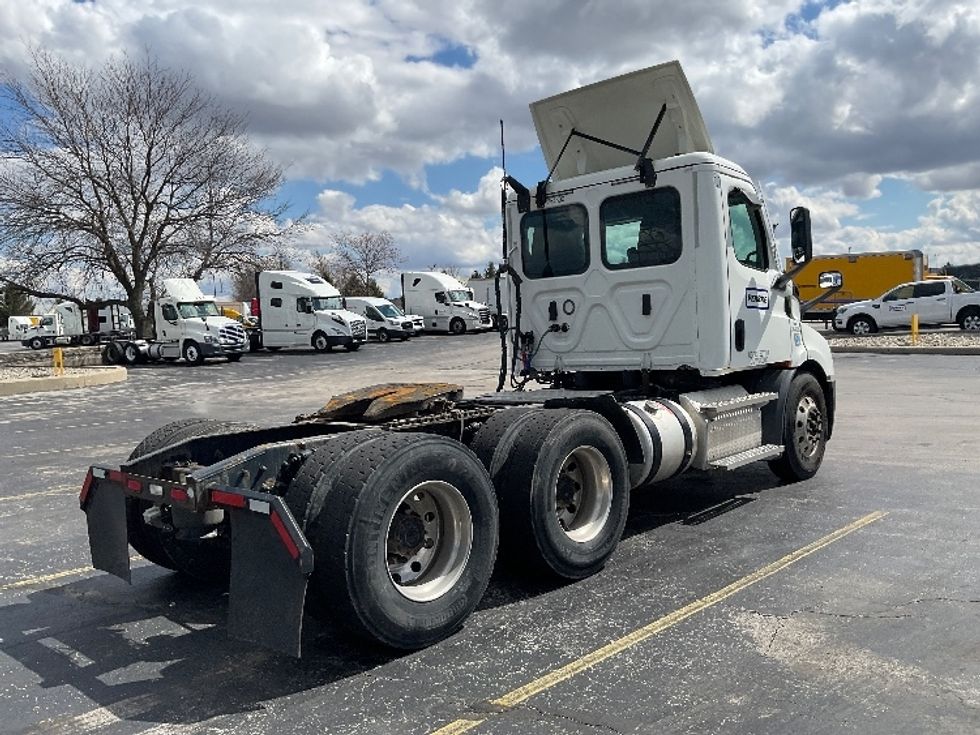 Day Cab Tractor-Heavy Duty Tractors-Freightliner-2020-T11664ST-Middlefield-OH-394,530\n\t\tmiles-$ 41,250 - Image 7