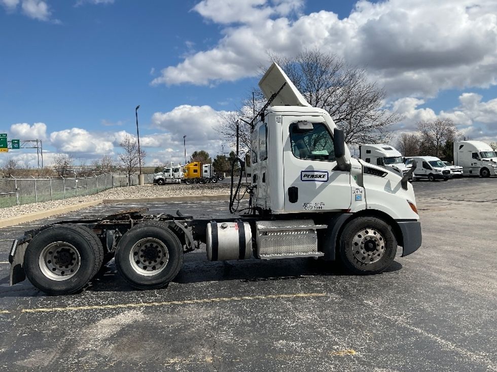 Day Cab Tractor-Heavy Duty Tractors-Freightliner-2020-T11664ST-Middlefield-OH-394,530\n\t\tmiles-$ 41,250 - Image 8