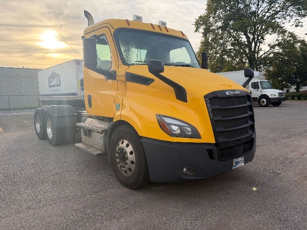 Day Cab Tractor-Heavy Duty Tractors-Freightliner-2020-T11664ST-Middlefield-OH-396,896\n\t\tmiles-$ 45,000 - Image 1