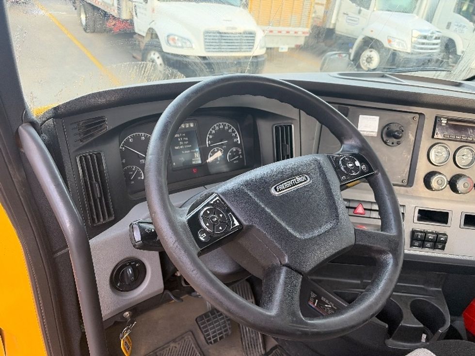 Day Cab Tractor-Heavy Duty Tractors-Freightliner-2020-T11664ST-Middlefield-OH-396,896\n\t\tmiles-$ 45,000 - Image 10