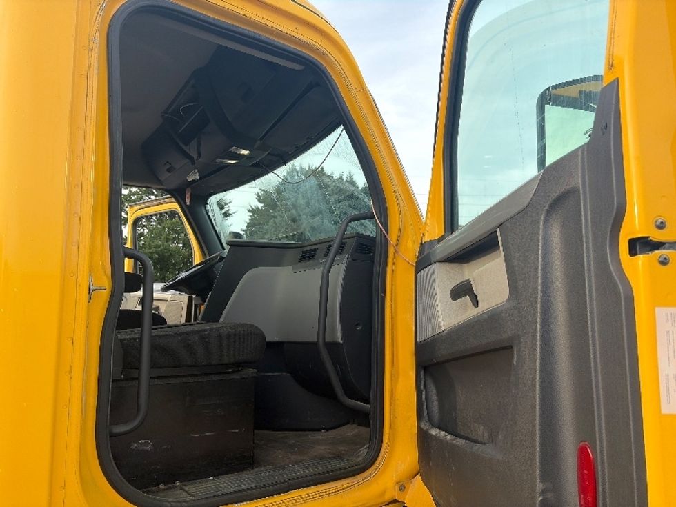 Day Cab Tractor-Heavy Duty Tractors-Freightliner-2020-T11664ST-Middlefield-OH-396,896\n\t\tmiles-$ 45,000 - Image 12