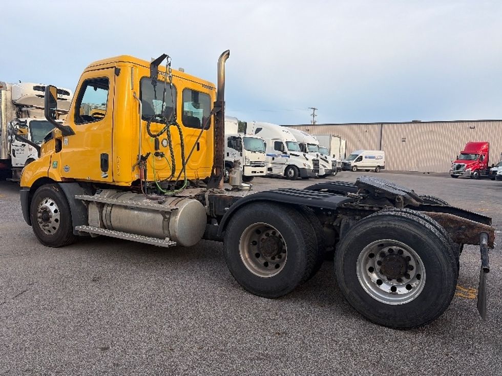 Day Cab Tractor-Heavy Duty Tractors-Freightliner-2020-T11664ST-Middlefield-OH-396,896\n\t\tmiles-$ 45,000 - Image 5
