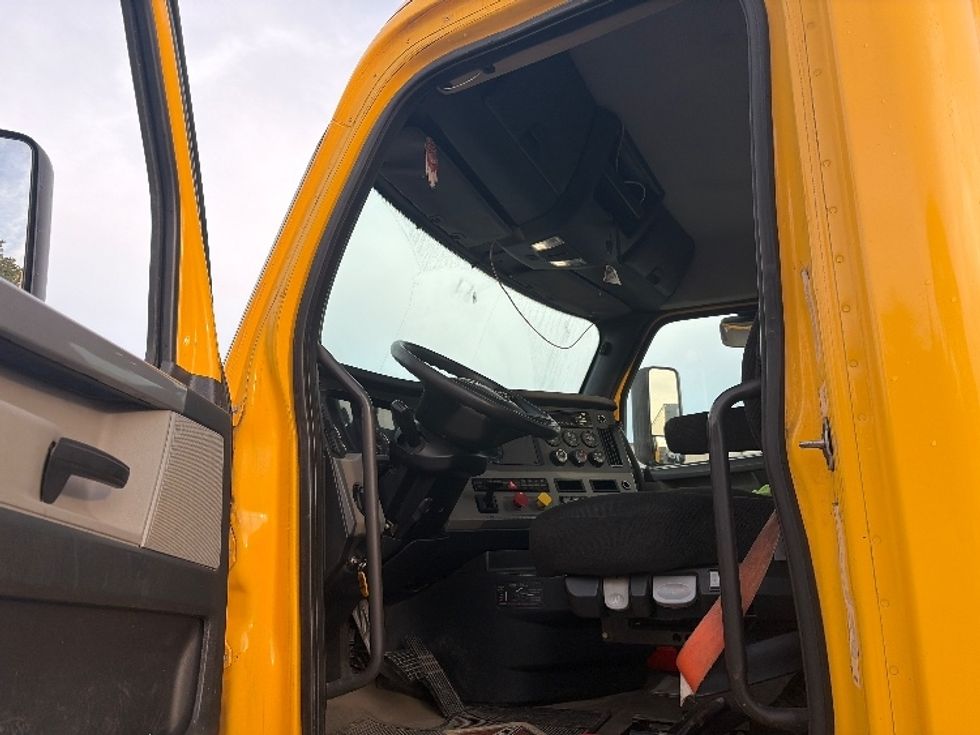 Day Cab Tractor-Heavy Duty Tractors-Freightliner-2020-T11664ST-Middlefield-OH-396,896\n\t\tmiles-$ 45,000 - Image 9