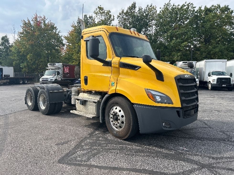 Day Cab Tractor-Heavy Duty Tractors-Freightliner-2020-T11664ST-Middlefield-OH-406,122\n\t\tmiles-$ 44,500 - Image 1