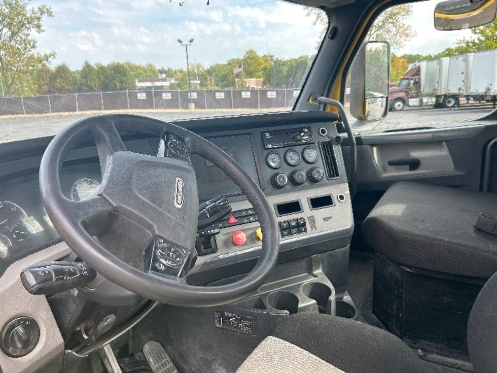 Day Cab Tractor-Heavy Duty Tractors-Freightliner-2020-T11664ST-Middlefield-OH-406,122\n\t\tmiles-$ 44,500 - Image 10