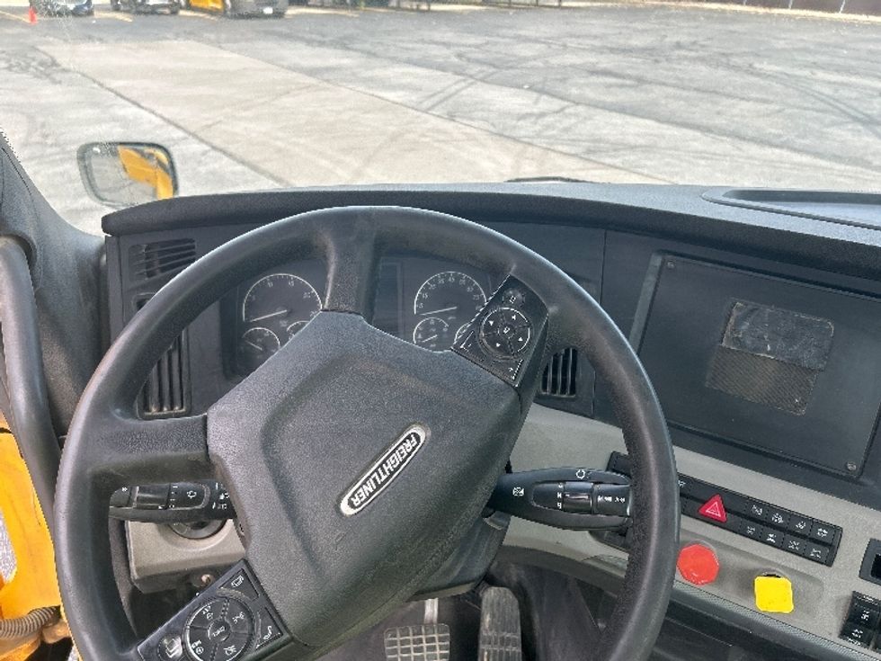 Day Cab Tractor-Heavy Duty Tractors-Freightliner-2020-T11664ST-Middlefield-OH-406,122\n\t\tmiles-$ 44,500 - Image 11