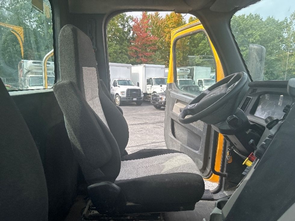 Day Cab Tractor-Heavy Duty Tractors-Freightliner-2020-T11664ST-Middlefield-OH-406,122\n\t\tmiles-$ 44,500 - Image 14