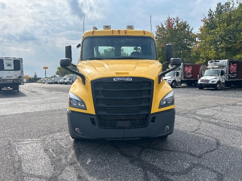 Day Cab Tractor-Heavy Duty Tractors-Freightliner-2020-T11664ST-Middlefield-OH-406,122\n\t\tmiles-$ 44,500 - Image 2