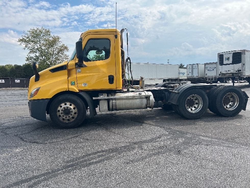 Day Cab Tractor-Heavy Duty Tractors-Freightliner-2020-T11664ST-Middlefield-OH-406,122\n\t\tmiles-$ 44,500 - Image 4