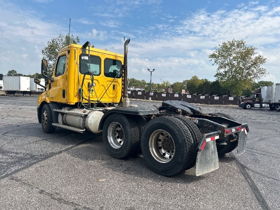 Day Cab Tractor-Heavy Duty Tractors-Freightliner-2020-T11664ST-Middlefield-OH-406,122\n\t\tmiles-$ 44,500 - Image 5