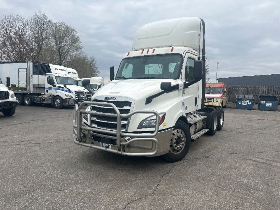 Day Cab Tractor-Heavy Duty Tractors-Freightliner-2020-T11664ST-Milwaukee-WI-555,708\n\t\tmiles-$ 38,750 - Image 1