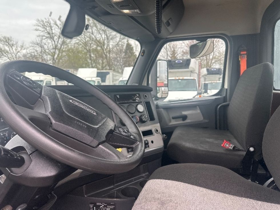 2020 Freightliner Cascadia 116" Day cab photo 10