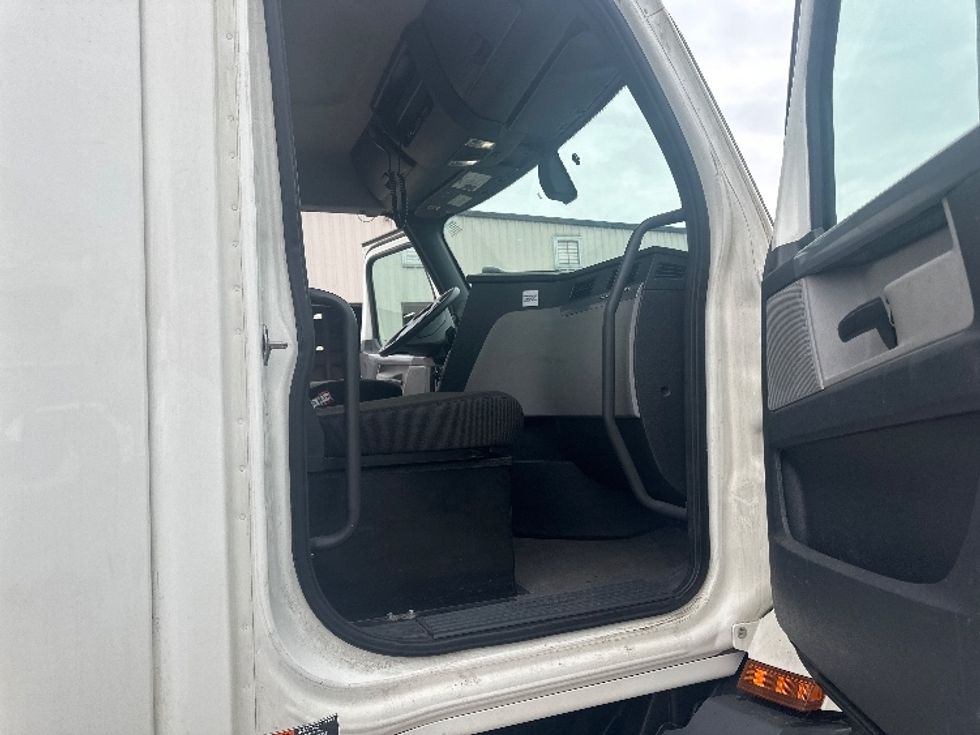 2020 Freightliner Cascadia 116" Day cab photo 12