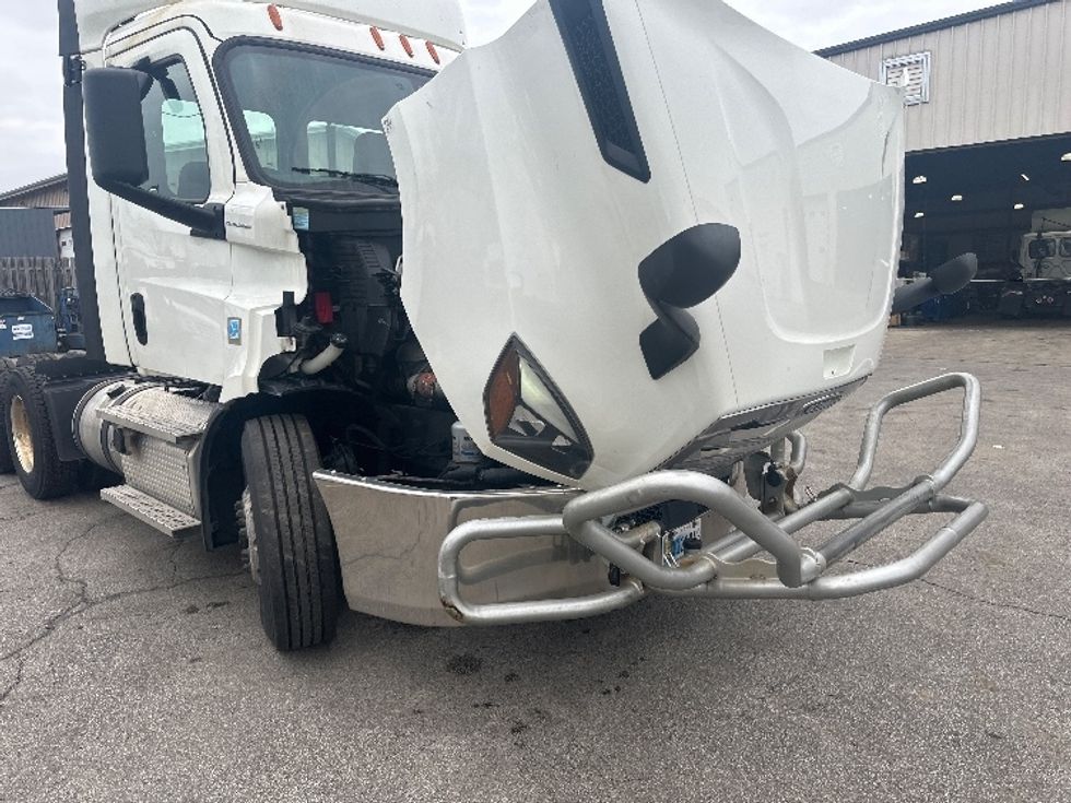 2020 Freightliner Cascadia 116" Day cab photo 14