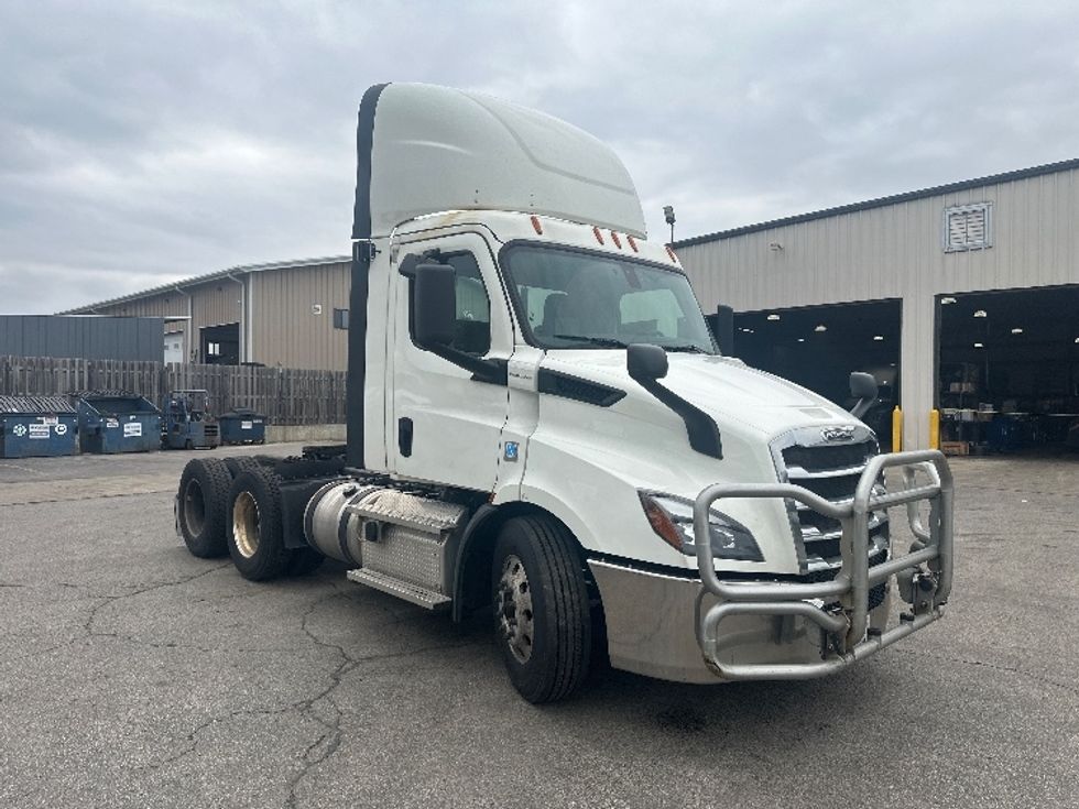 2020 Freightliner Cascadia 116" Day cab photo 3