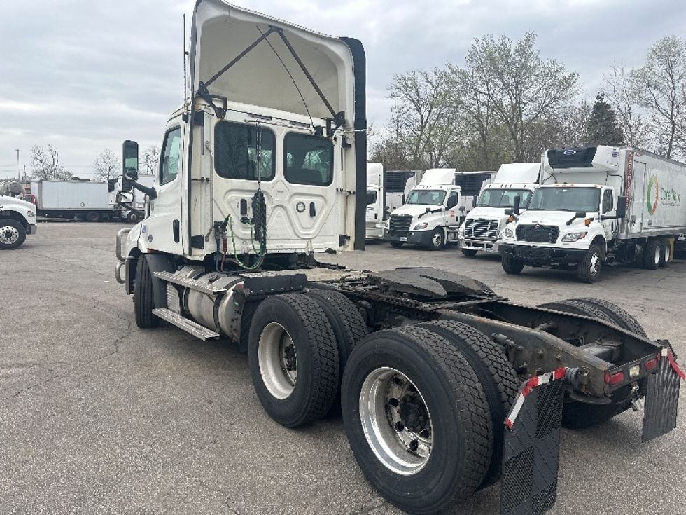 2020 Freightliner Cascadia 116" Day cab photo 5