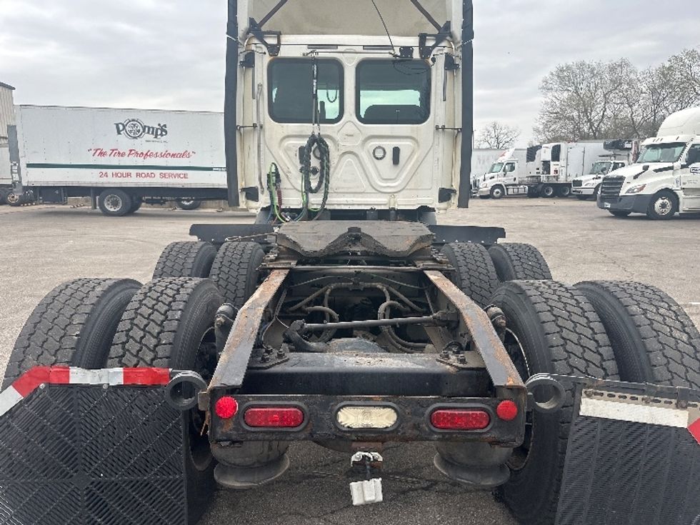 2020 Freightliner Cascadia 116" Day cab photo 6