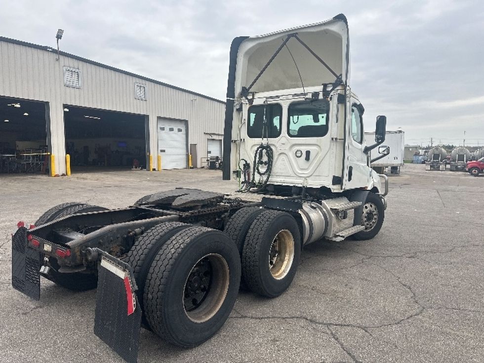 2020 Freightliner Cascadia 116" Day cab photo 7