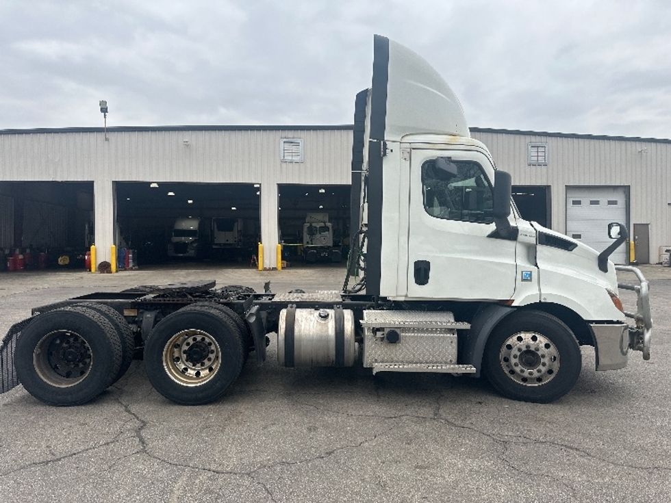 2020 Freightliner Cascadia 116" Day cab photo 8