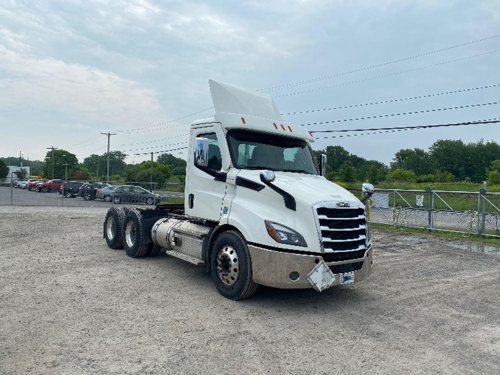 Day Cab Tractor-Heavy Duty Tractors-Freightliner-2020-T11664ST-Minoa-NY-147,028\n\t\tmiles-$ 59,000 - Image 1