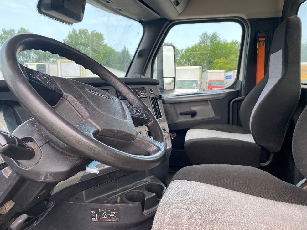 Day Cab Tractor-Heavy Duty Tractors-Freightliner-2020-T11664ST-Minoa-NY-147,028\n\t\tmiles-$ 59,000 - Image 10