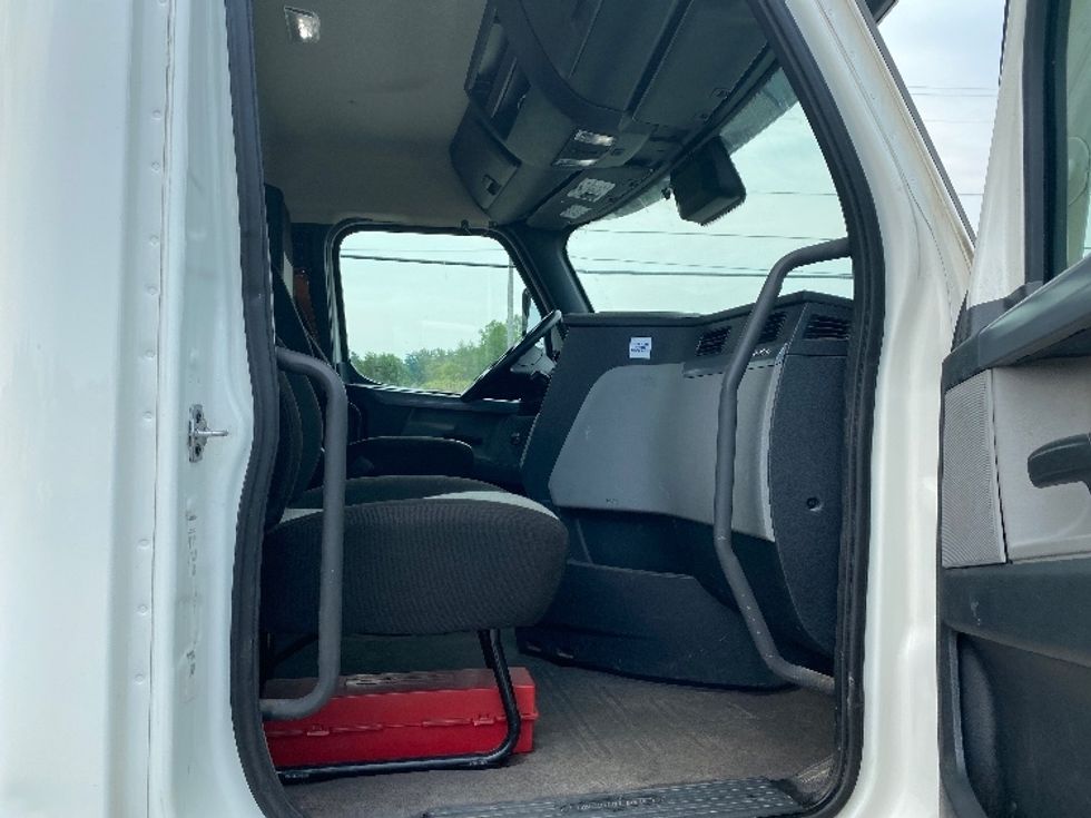 Day Cab Tractor-Heavy Duty Tractors-Freightliner-2020-T11664ST-Minoa-NY-147,028\n\t\tmiles-$ 59,000 - Image 12