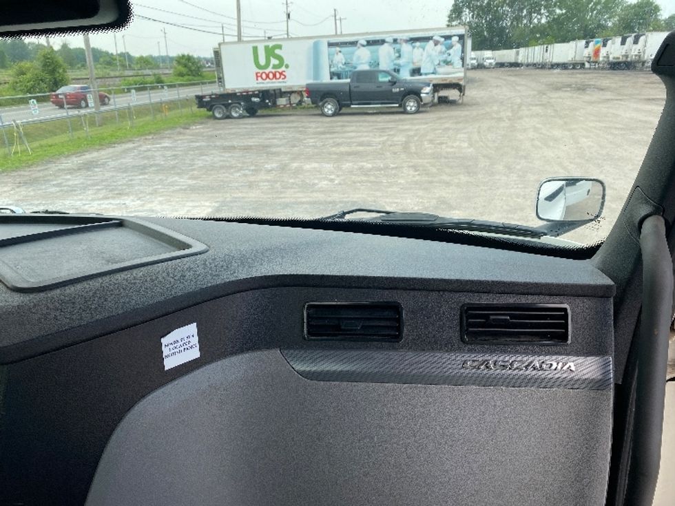 Day Cab Tractor-Heavy Duty Tractors-Freightliner-2020-T11664ST-Minoa-NY-147,028\n\t\tmiles-$ 59,000 - Image 13