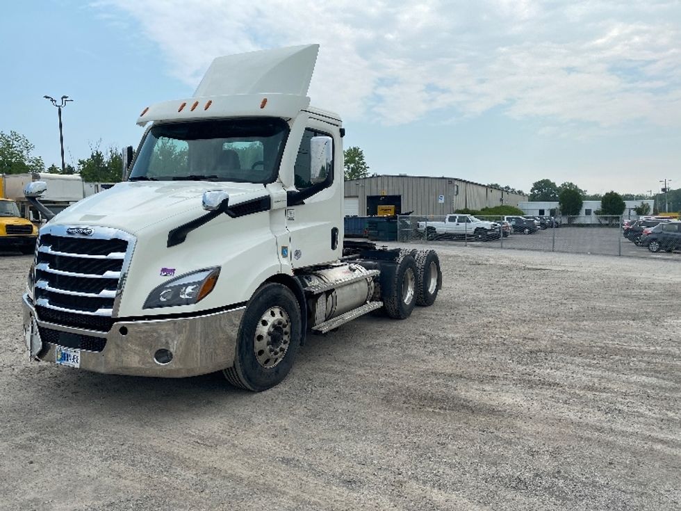 Day Cab Tractor-Heavy Duty Tractors-Freightliner-2020-T11664ST-Minoa-NY-147,028\n\t\tmiles-$ 59,000 - Image 3