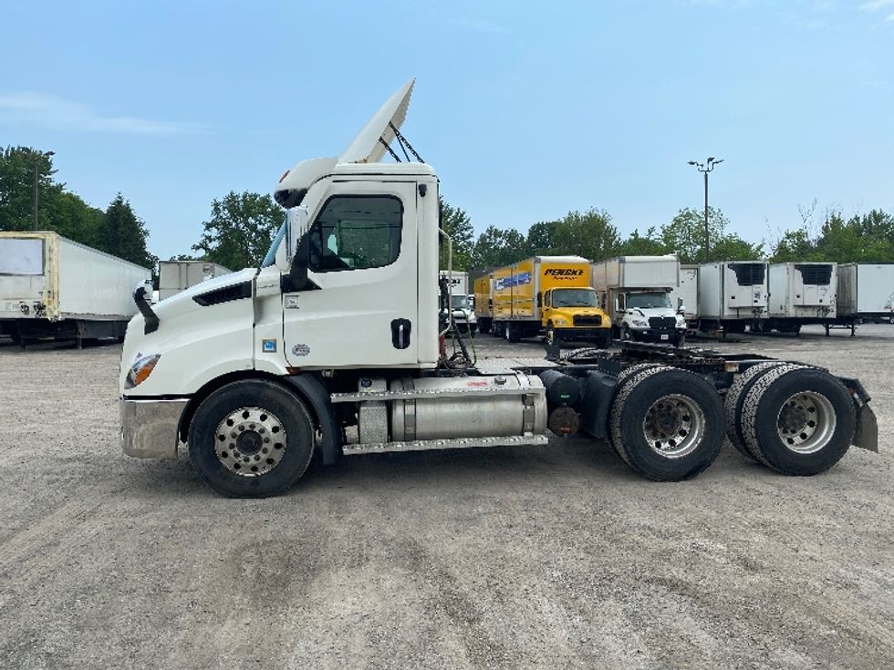 Day Cab Tractor-Heavy Duty Tractors-Freightliner-2020-T11664ST-Minoa-NY-147,028\n\t\tmiles-$ 59,000 - Image 4