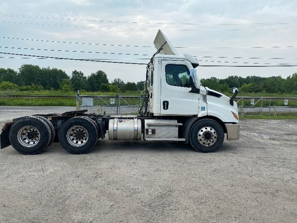 Day Cab Tractor-Heavy Duty Tractors-Freightliner-2020-T11664ST-Minoa-NY-147,028\n\t\tmiles-$ 59,000 - Image 8