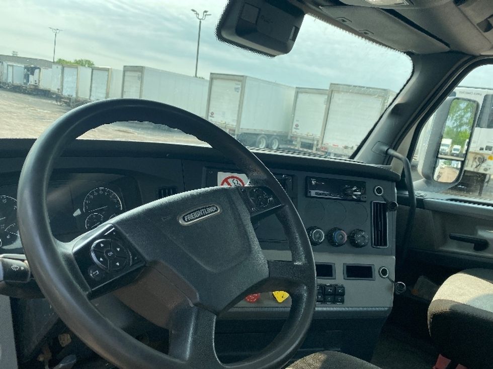 Day Cab Tractor-Heavy Duty Tractors-Freightliner-2020-T11664ST-Minoa-NY-148,614\n\t\tmiles-$ 58,750 - Image 10