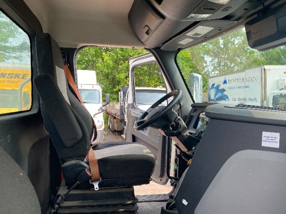 Day Cab Tractor-Heavy Duty Tractors-Freightliner-2020-T11664ST-Minoa-NY-148,614\n\t\tmiles-$ 58,750 - Image 14