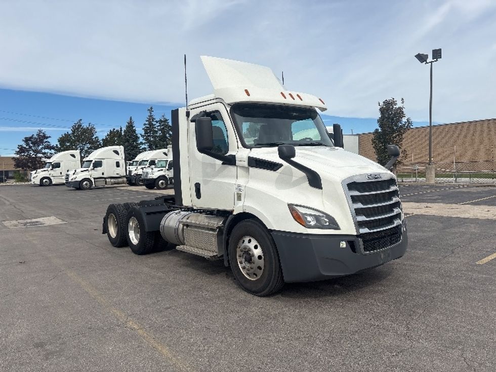 Day Cab Tractor-Heavy Duty Tractors-Freightliner-2020-T11664ST-Mississauga-ON-281,092\n\t\tkm-$ 81,000 - Image 1