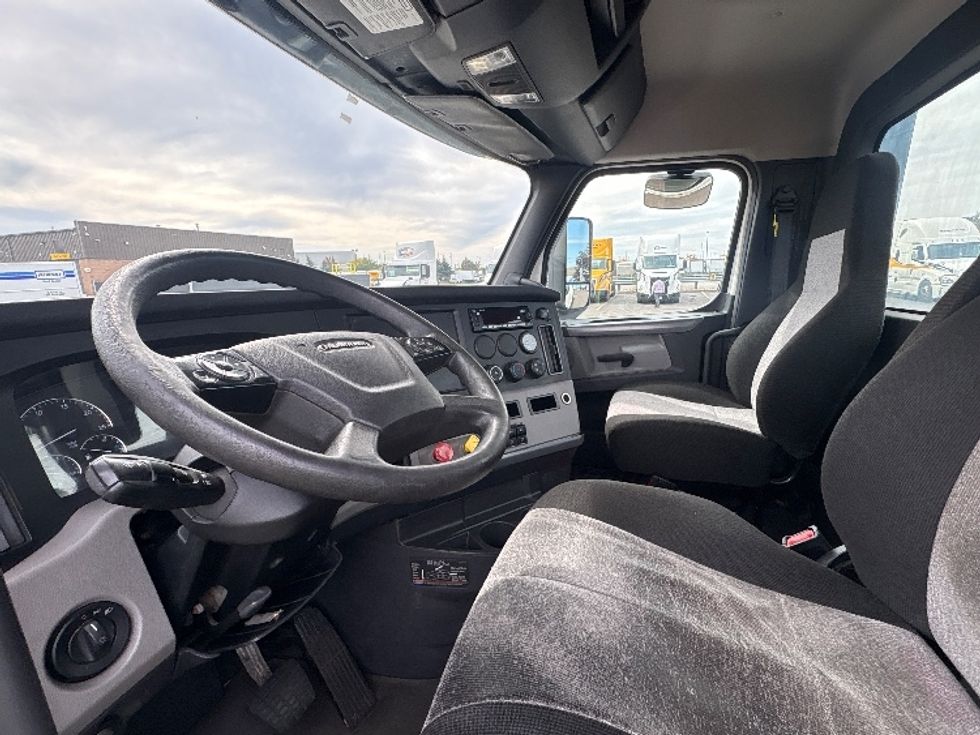 Day Cab Tractor-Heavy Duty Tractors-Freightliner-2020-T11664ST-Mississauga-ON-281,092\n\t\tkm-$ 81,000 - Image 10