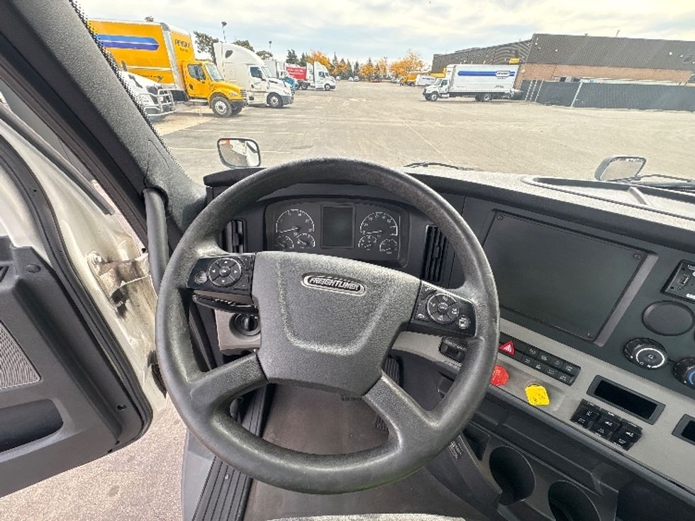 Day Cab Tractor-Heavy Duty Tractors-Freightliner-2020-T11664ST-Mississauga-ON-281,092\n\t\tkm-$ 81,000 - Image 11