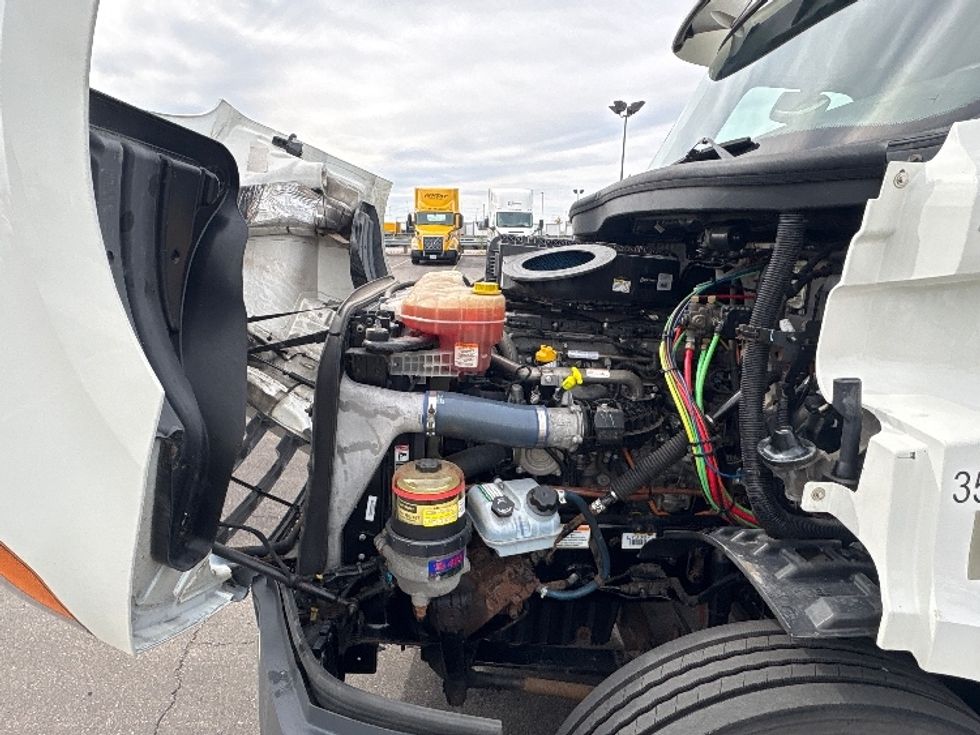 Day Cab Tractor-Heavy Duty Tractors-Freightliner-2020-T11664ST-Mississauga-ON-281,092\n\t\tkm-$ 81,000 - Image 16