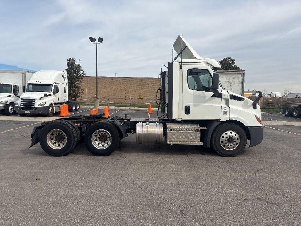 Day Cab Tractor-Heavy Duty Tractors-Freightliner-2020-T11664ST-Mississauga-ON-281,092\n\t\tkm-$ 81,000 - Image 8