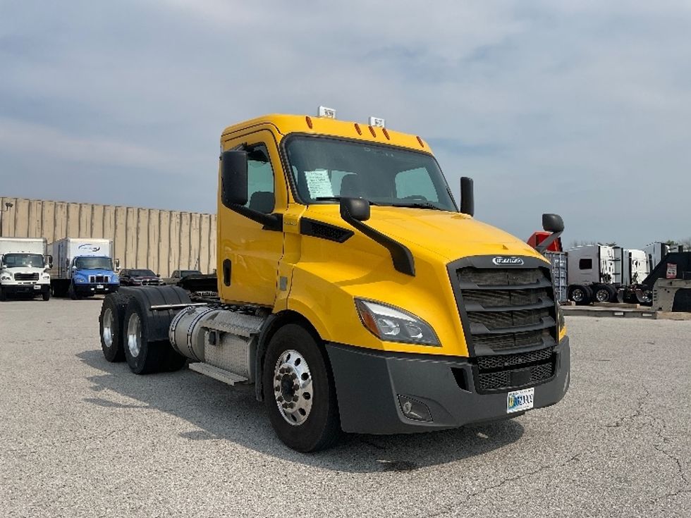 Day Cab Tractor-Heavy Duty Tractors-Freightliner-2020-T11664ST-Moberly-MO-477,350\n\t\tmiles-$ 38,500 - Image 1