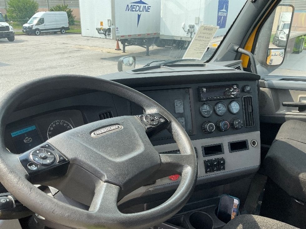 Day Cab Tractor-Heavy Duty Tractors-Freightliner-2020-T11664ST-Moberly-MO-477,350\n\t\tmiles-$ 38,500 - Image 10