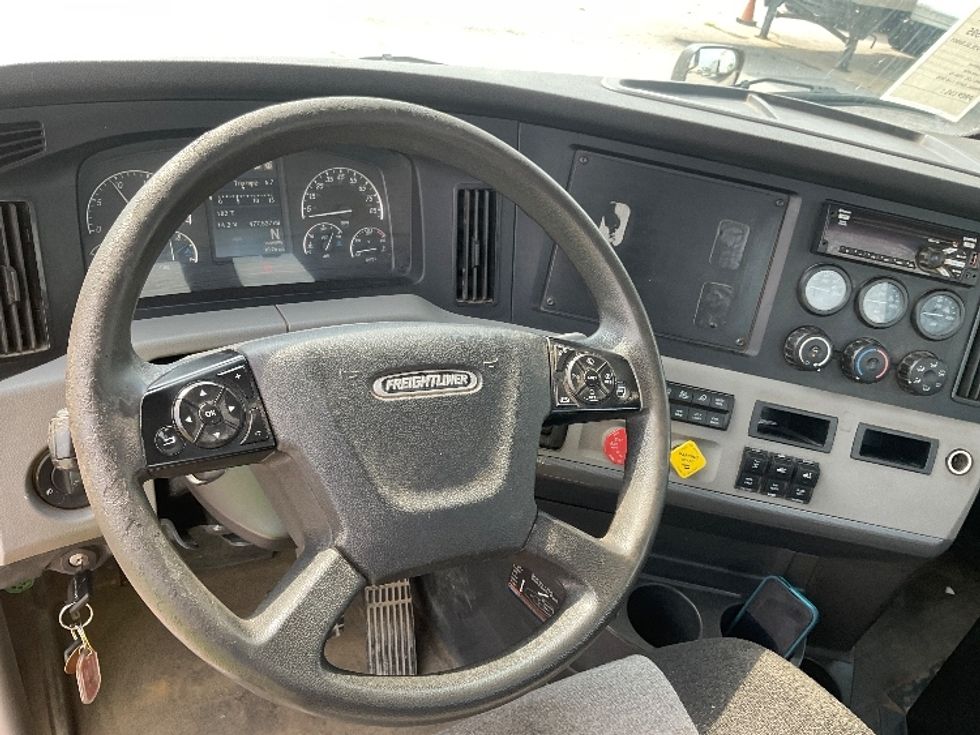 Day Cab Tractor-Heavy Duty Tractors-Freightliner-2020-T11664ST-Moberly-MO-477,350\n\t\tmiles-$ 38,500 - Image 11