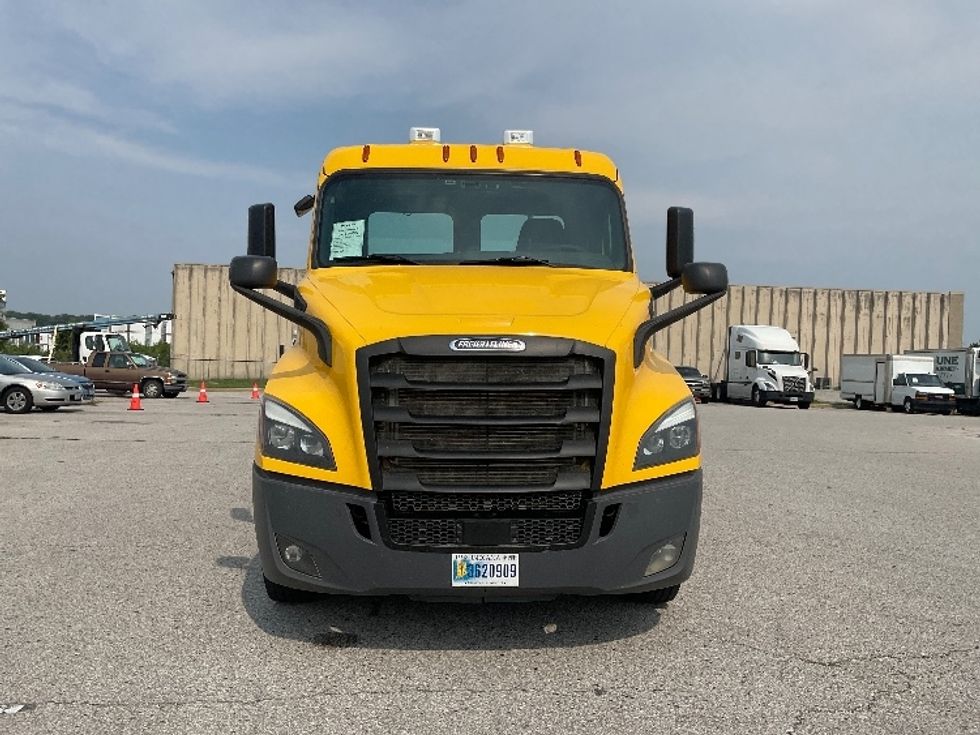Day Cab Tractor-Heavy Duty Tractors-Freightliner-2020-T11664ST-Moberly-MO-477,350\n\t\tmiles-$ 38,500 - Image 2