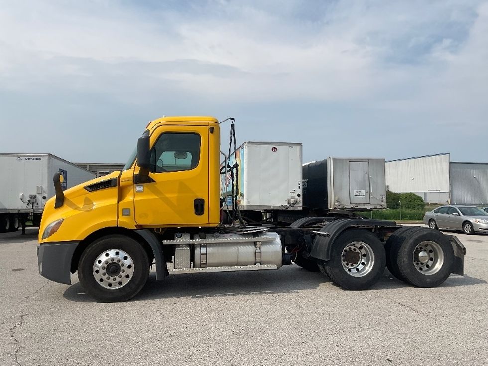 Day Cab Tractor-Heavy Duty Tractors-Freightliner-2020-T11664ST-Moberly-MO-477,350\n\t\tmiles-$ 38,500 - Image 4